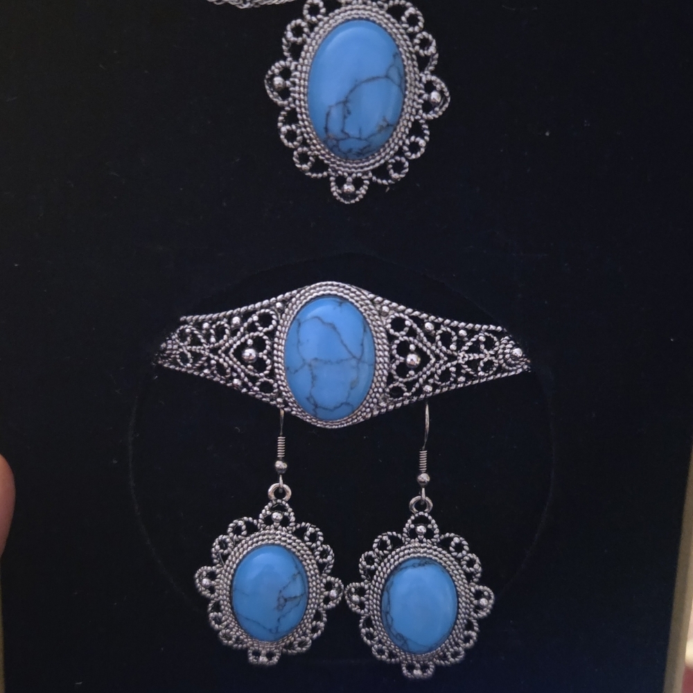 Turquoise SET ! Like New condition ! NWOT✨💙